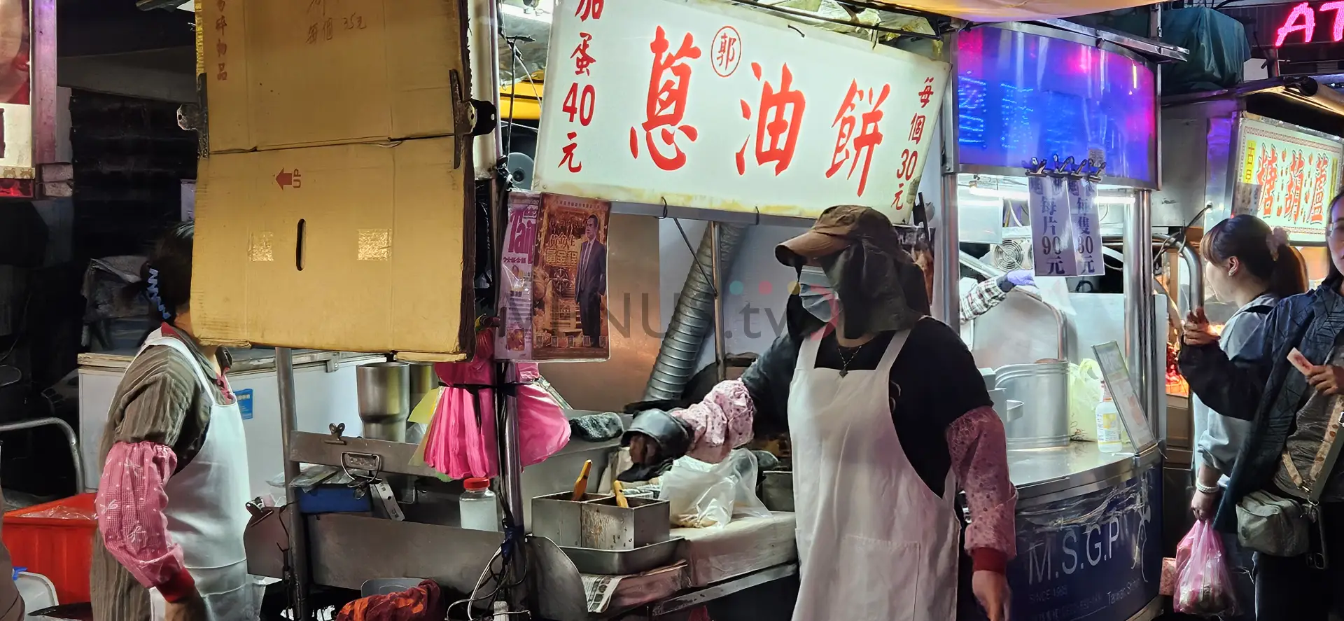 霓虹下的人間煙火:走進士林夜市的熱鬧日常