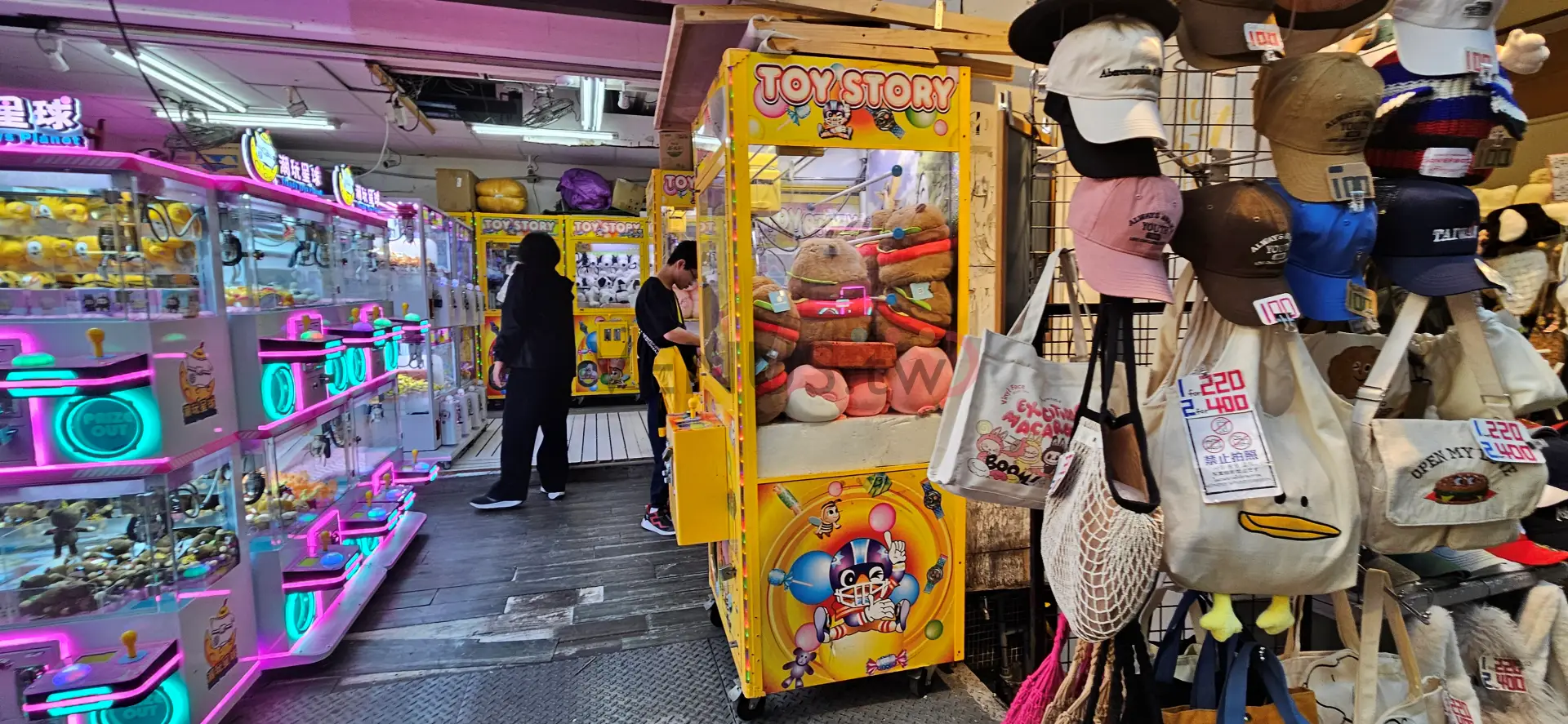 霓虹下的人間煙火:走進士林夜市的熱鬧日常
