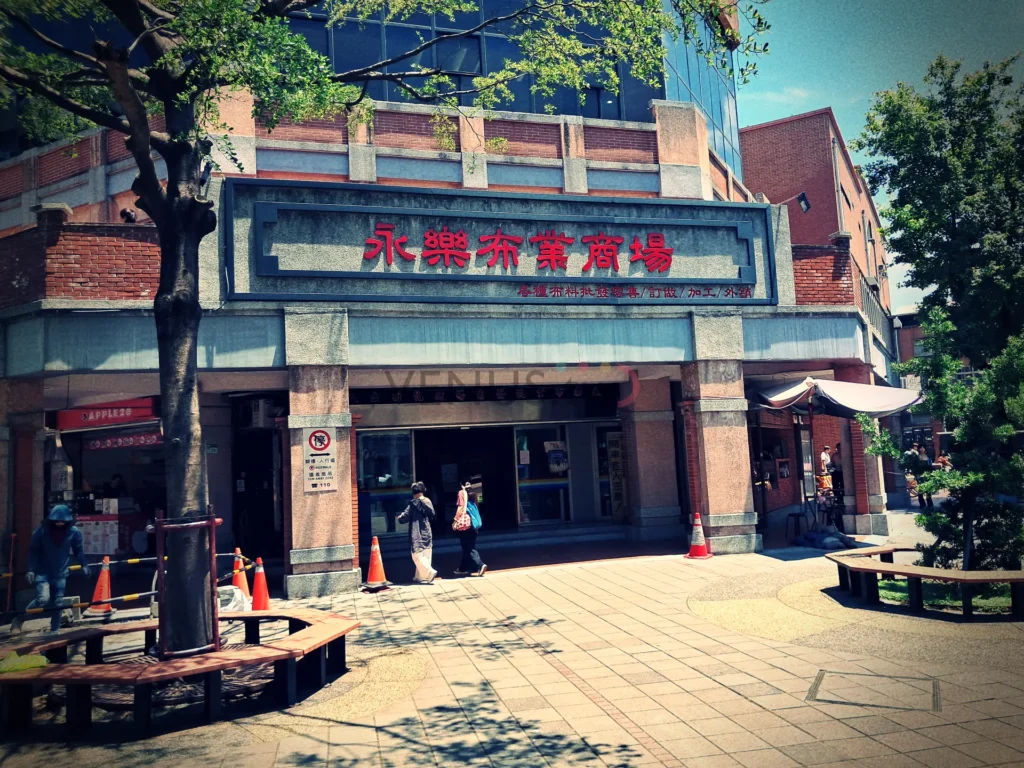 三個轉角,一段時光旅程:從永樂市場走進城隍廟與迪化街的故事