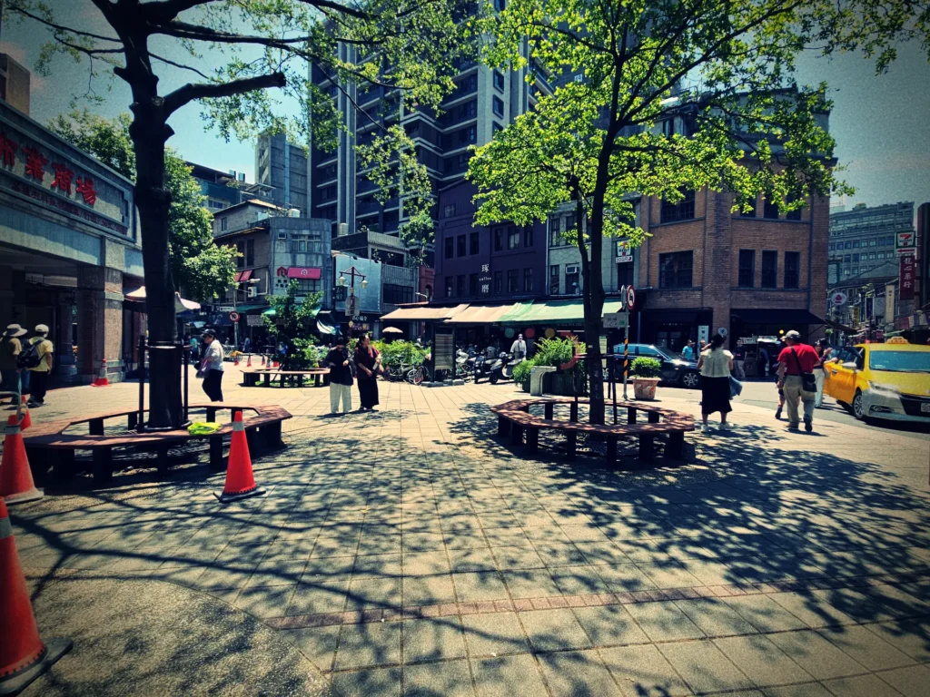 三個轉角,一段時光旅程:從永樂市場走進城隍廟與迪化街的故事