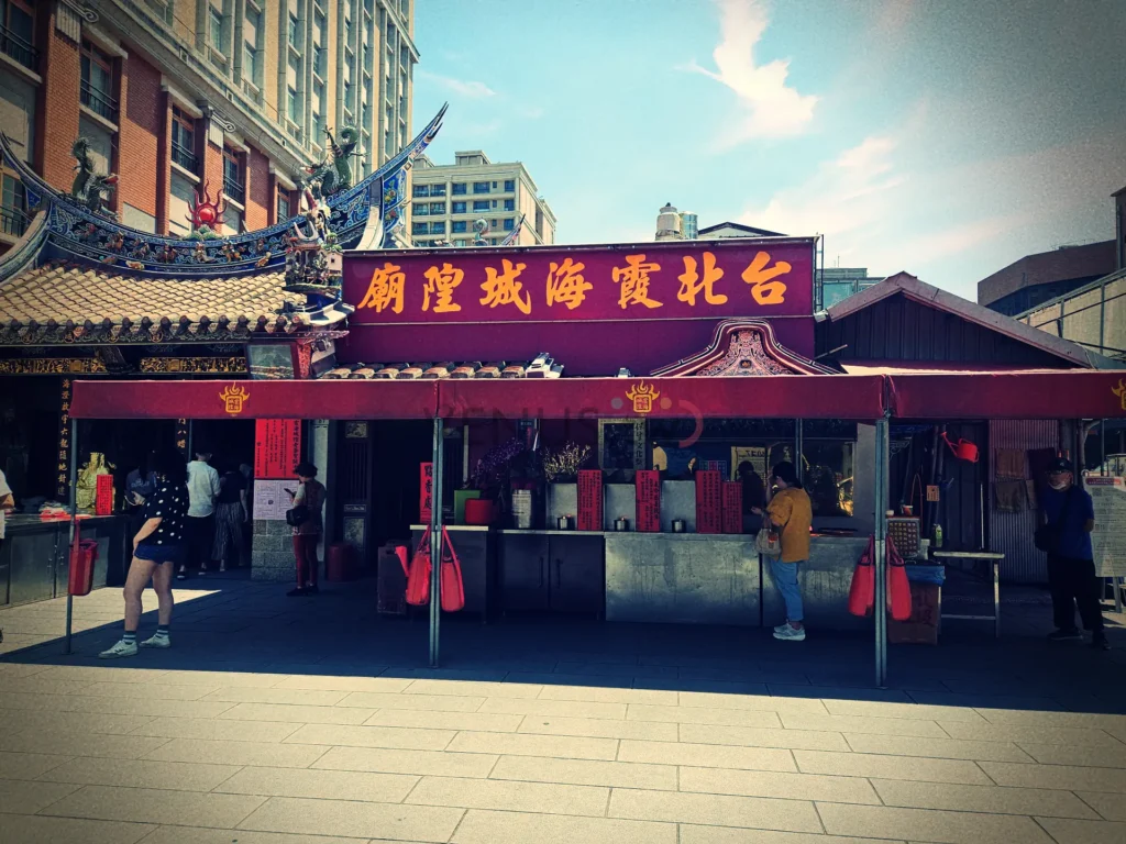 三個轉角,一段時光旅程:從永樂市場走進城隍廟與迪化街的故事