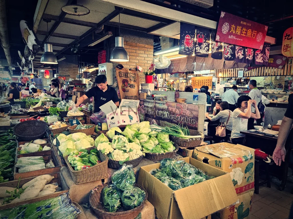 三個轉角,一段時光旅程:從永樂市場走進城隍廟與迪化街的故事